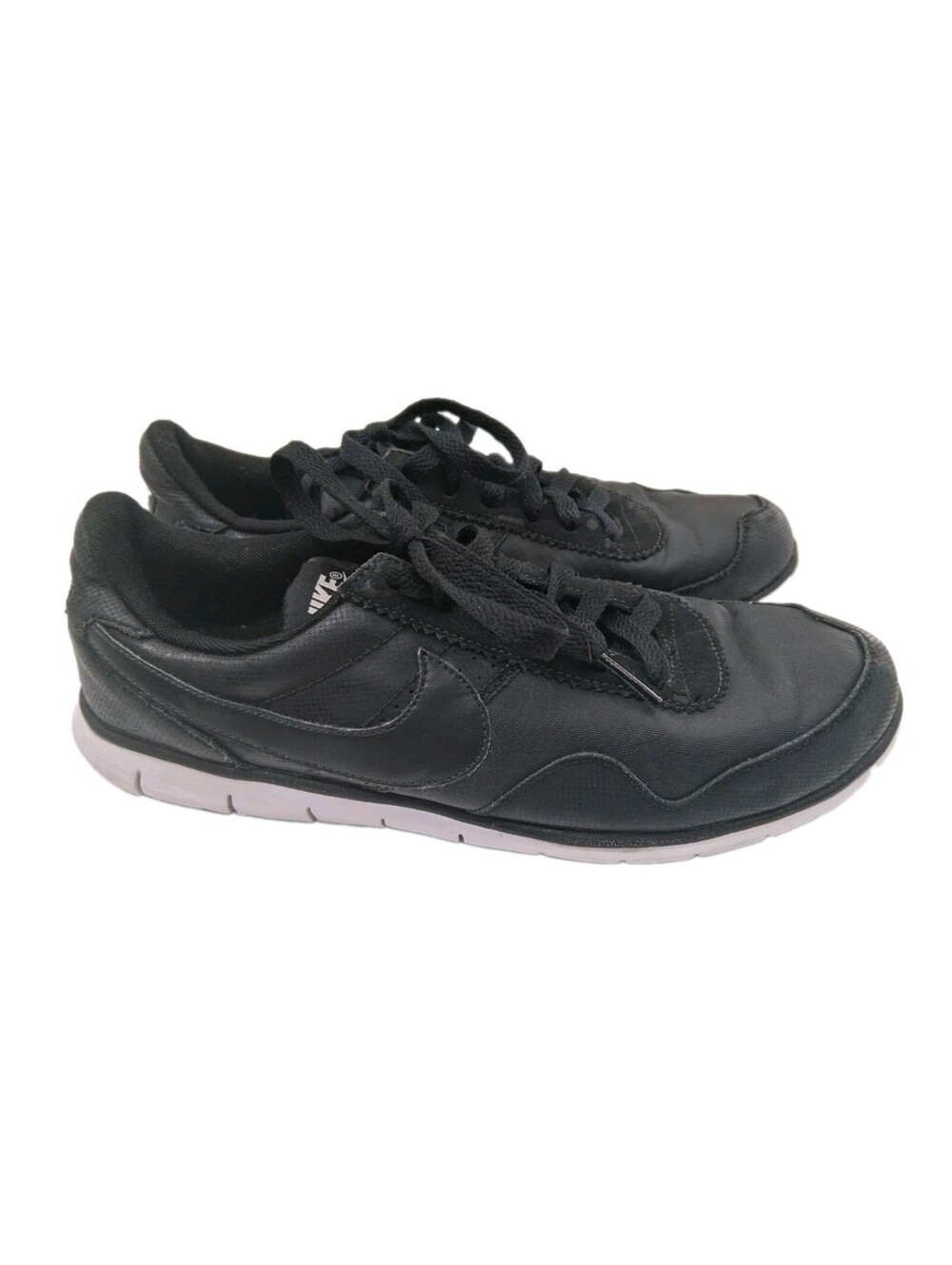 Nike Athletic Shoes Women's 8.5 Black White Low Top Casual Lace up Sneakers